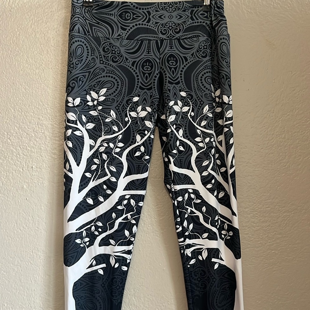 Grey printed leggings, fantasy inspired, size XL